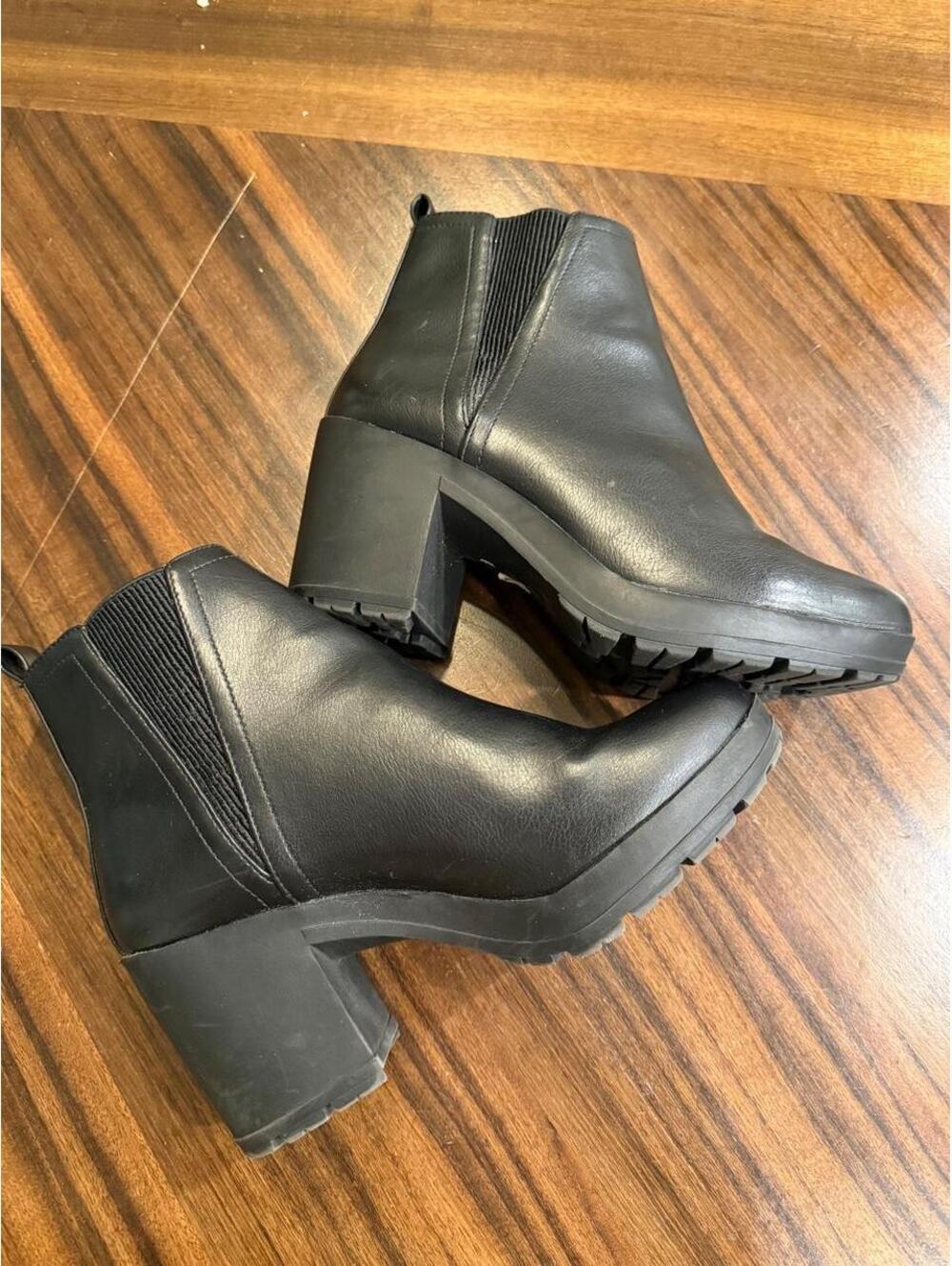 Parker & Sky black leather ankle boots with chunky heel #chunky #ankle #boots